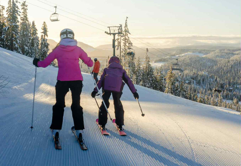 cropped-Take_More_Vacations_Favicon.webp Kids on ski slope